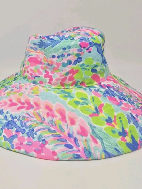 Lilly Pulitzer Hat in Catch The Wave Print